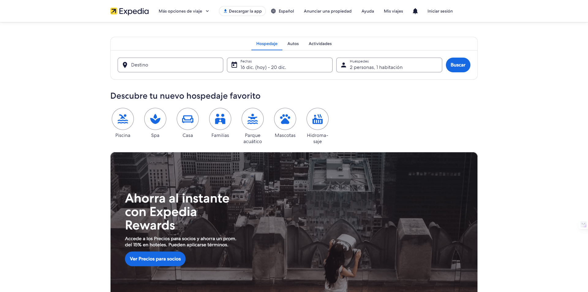 Ofrece reservas de hoteles, vuelos, alquiler de coches y paquetes de viajes.