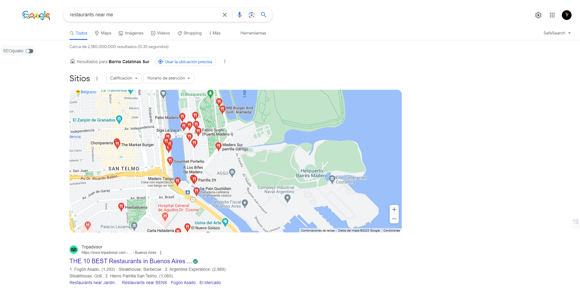 Google ha implementado inteligencia artificial para mejorar las búsquedas de restaurantes, permitiendo encontrar establecimientos a partir de búsquedas de platos o comidas específicas.