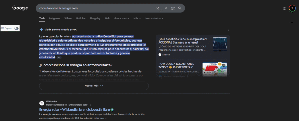 una imagen de la AI Overview para una consulta general, por ejemplo: “cómo funciona la energía solar”